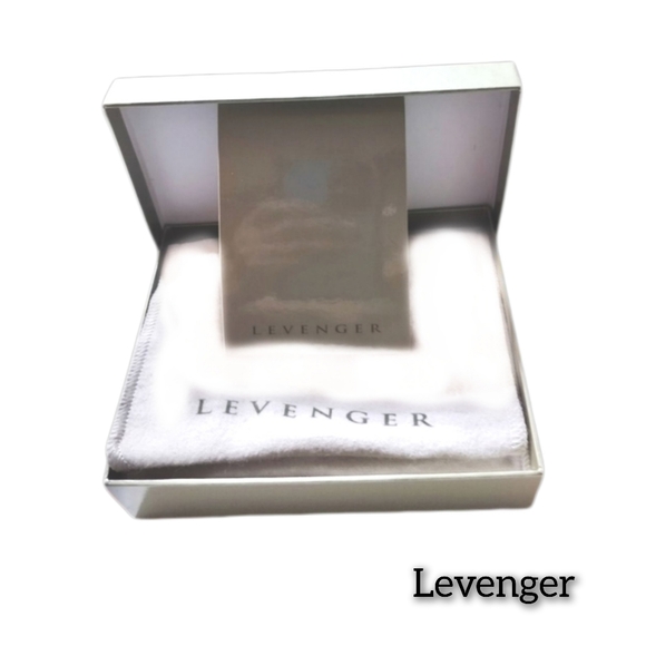 Levenger - Genuine Leather Bifold Wallet with Zippered Pocket for Change - Picture 5 of 7
